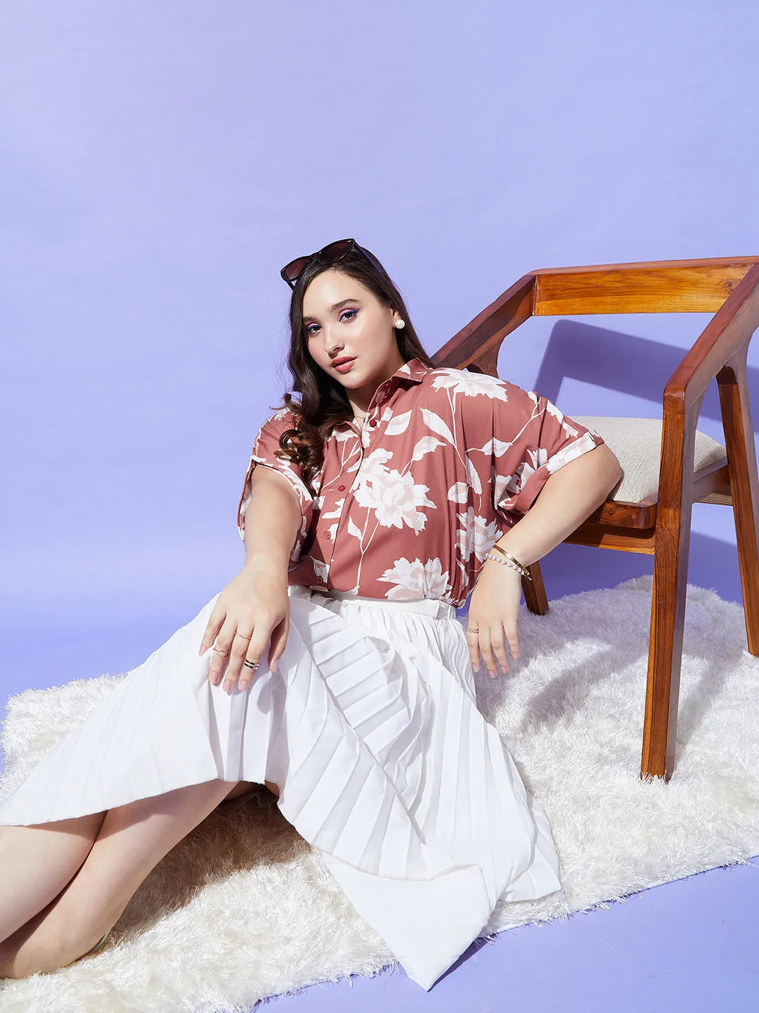 Berrylush Women Plus Size Brown & White Floral Printed Spread Collar Neck Batwing Sleeve Polyester Curved Hem Regular Shirt