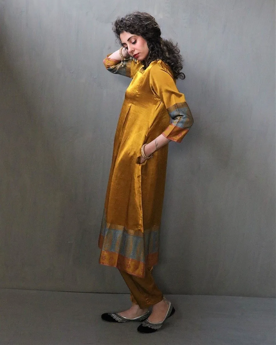 Mariglow Handprinted Mashru Silk Kurta Set