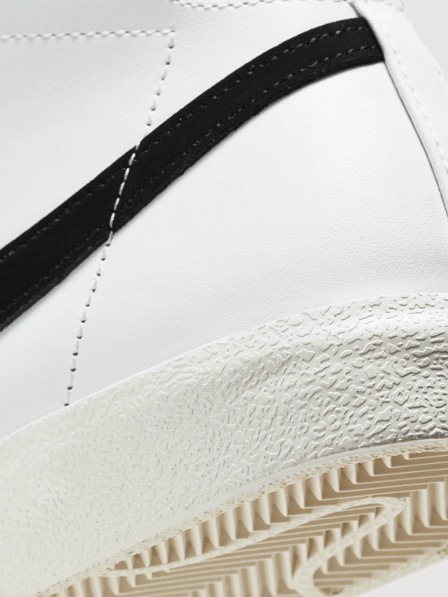 Nike Blazer Mid '77 Vintage - WHITE/BLACK-SAIL