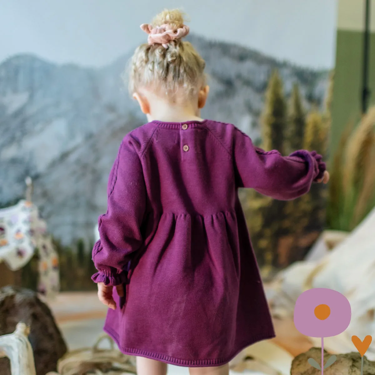 Robe en tricot mauve foncé avec broderies, bébé || Dark purple knit dress with embroidery, baby