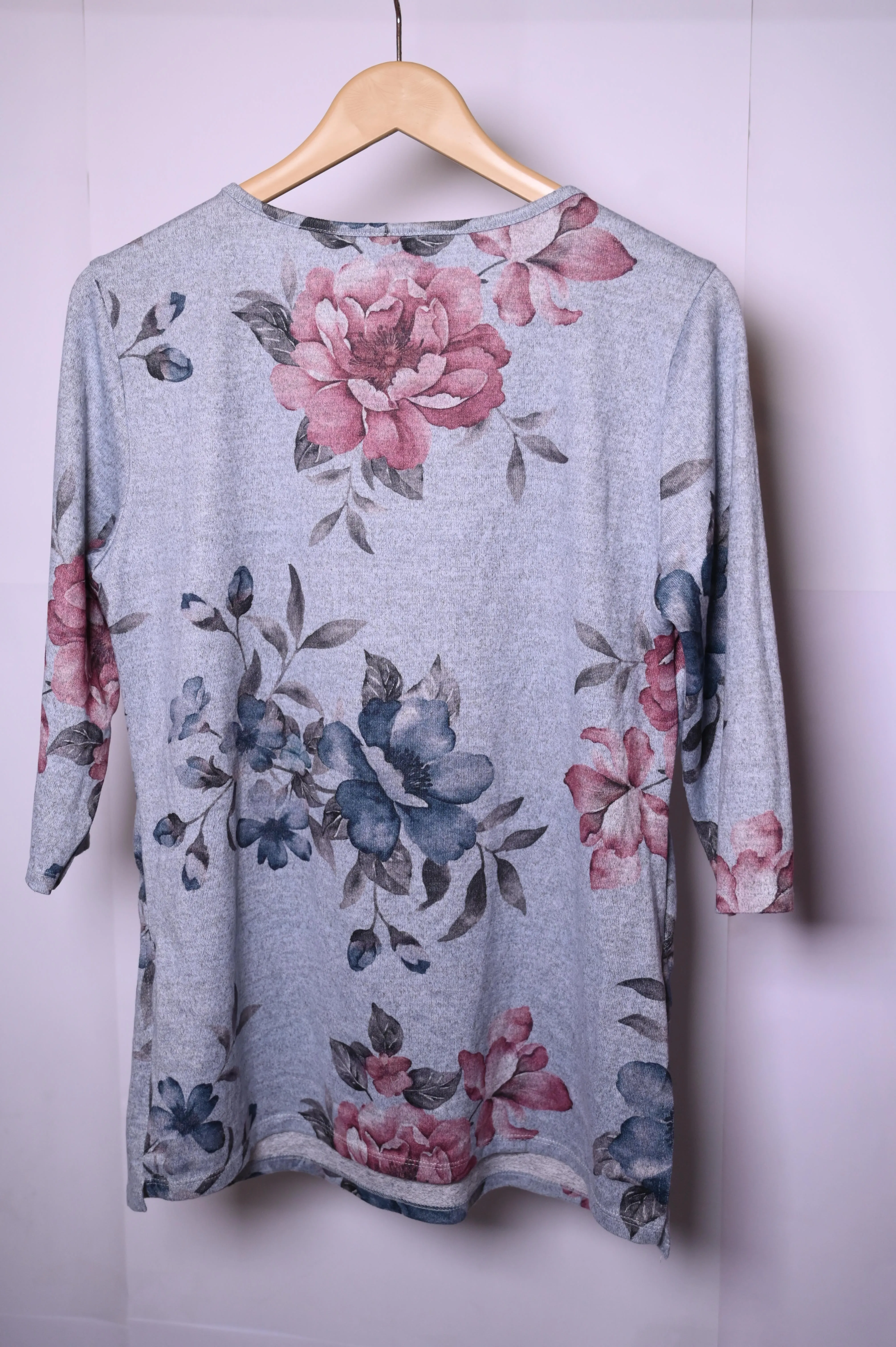 Thriftyfy Large Grey Floral Blouse